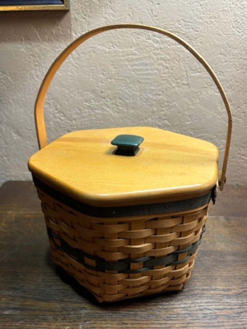 Longaberger 1997 RETIRED Snowflake Basket w/lid